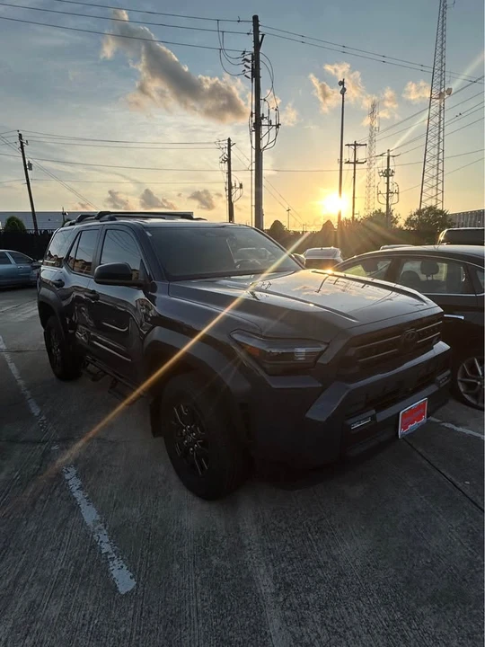 2025 Toyota 4Runner 6th Gen - Image 2 of 10