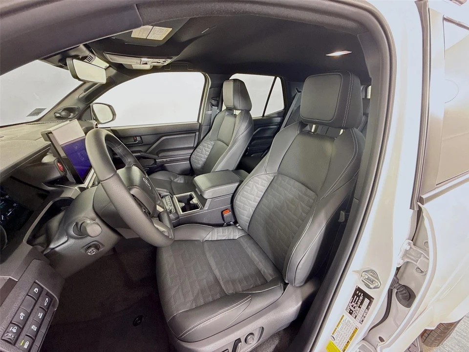 2025 Toyota 4Runner 6th Gen - Image 9 of 14