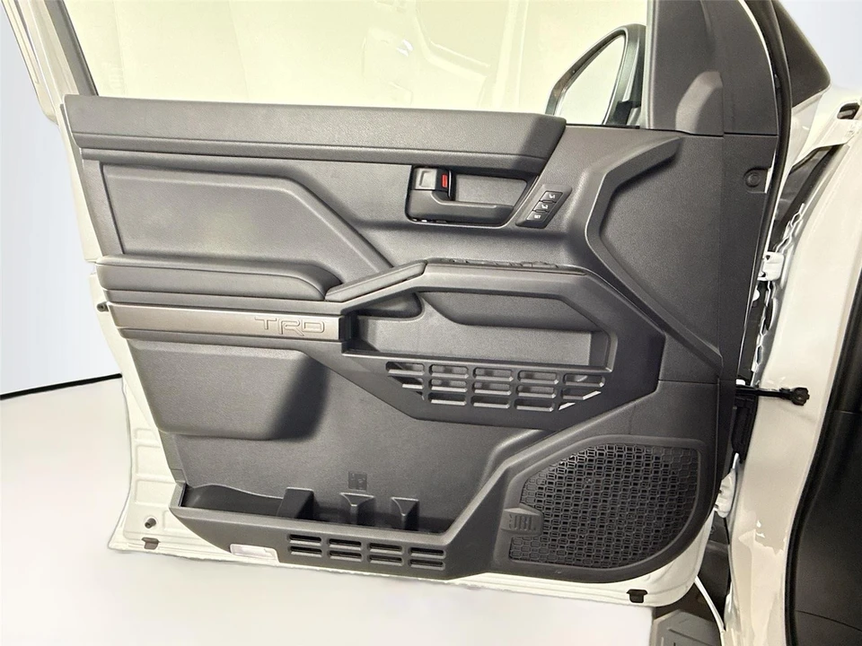 2025 Toyota 4Runner 6th Gen - Image 6 of 14