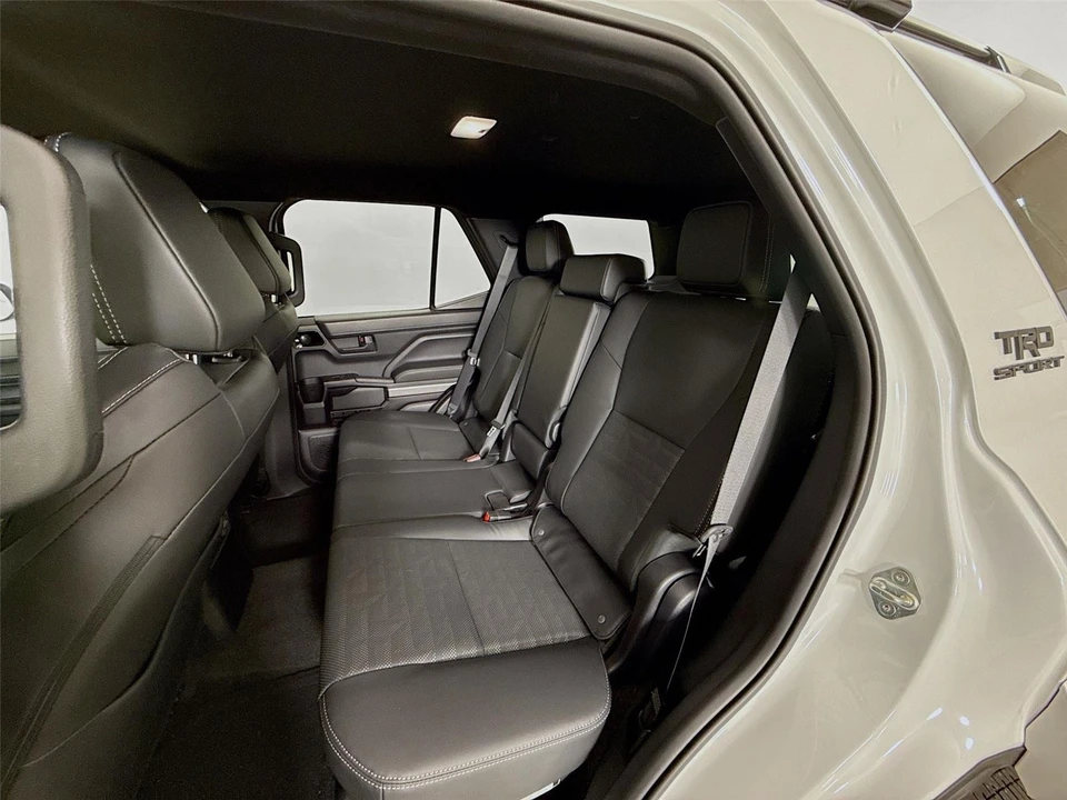 2025 Toyota 4Runner 6th Gen - Image 10 of 14