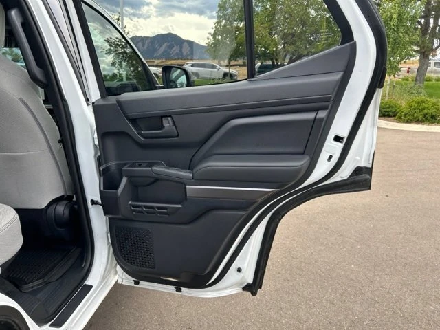 2025 Toyota 4Runner 6th Gen - Image 14 of 20