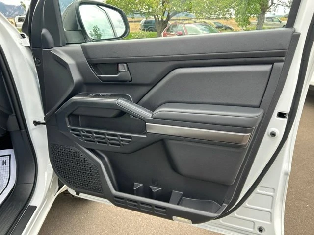 2025 Toyota 4Runner 6th Gen - Image 11 of 20
