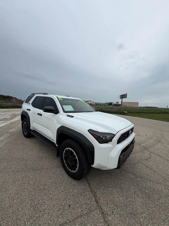 2025 Toyota 4Runner 6th Gen - Image 3 of 13