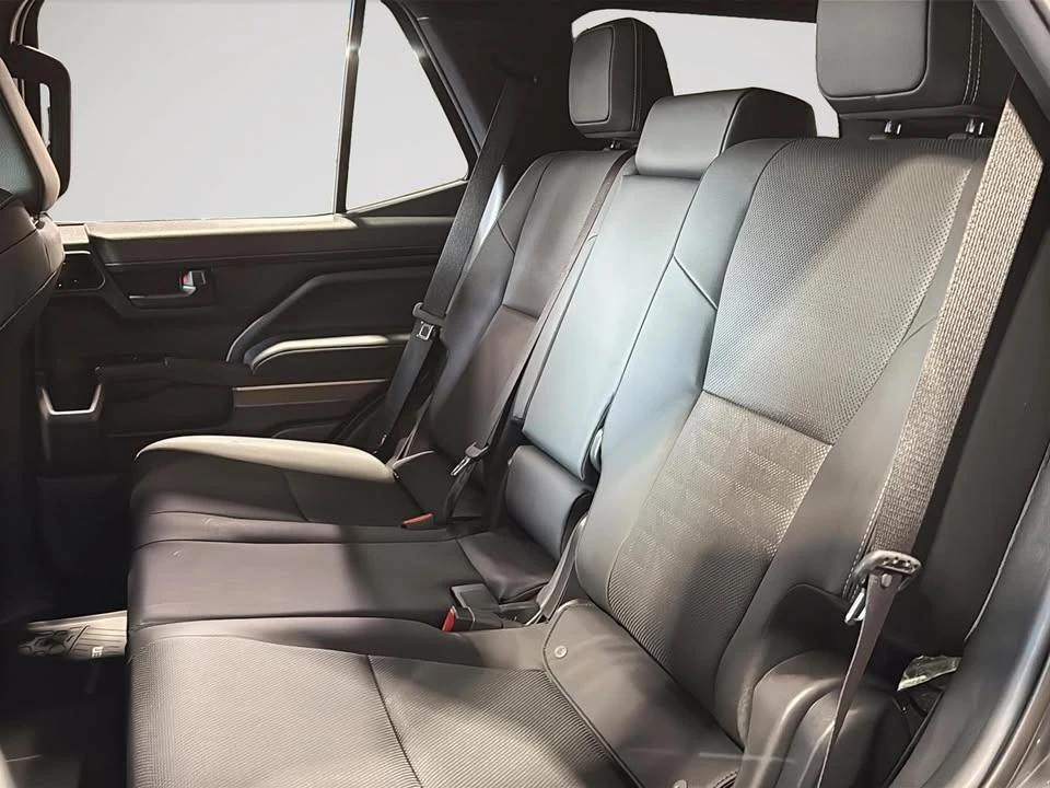 2025 Toyota 4Runner 6th Gen - Image 10 of 19