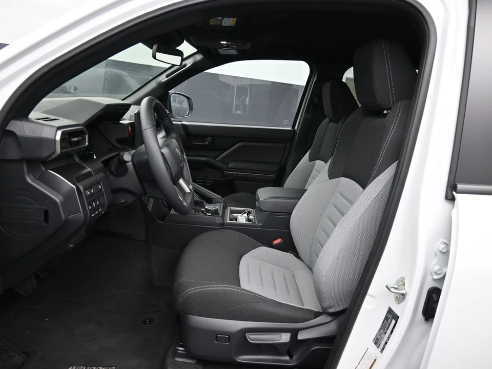 2025 Toyota 4Runner 6th Gen - Image 19 of 21