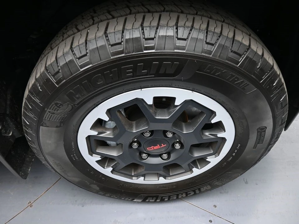 2025 Toyota 4Runner 6th Gen - Image 13 of 21
