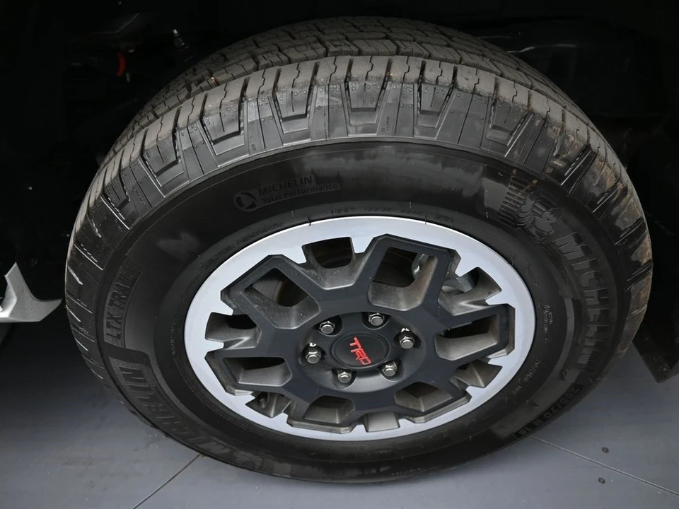 2025 Toyota 4Runner 6th Gen - Image 15 of 21