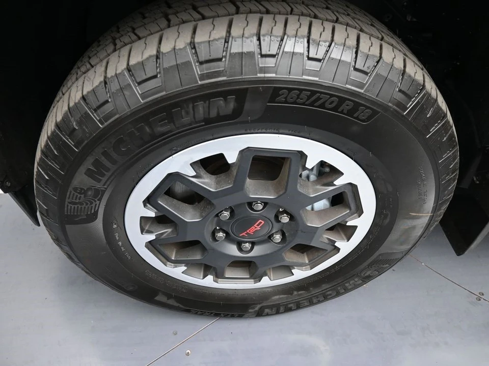 2025 Toyota 4Runner 6th Gen - Image 14 of 21
