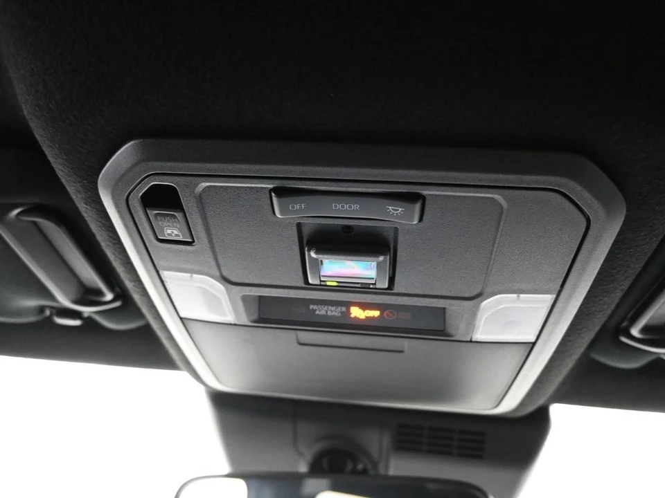 2025 Toyota 4Runner 6th Gen - Image 17 of 21