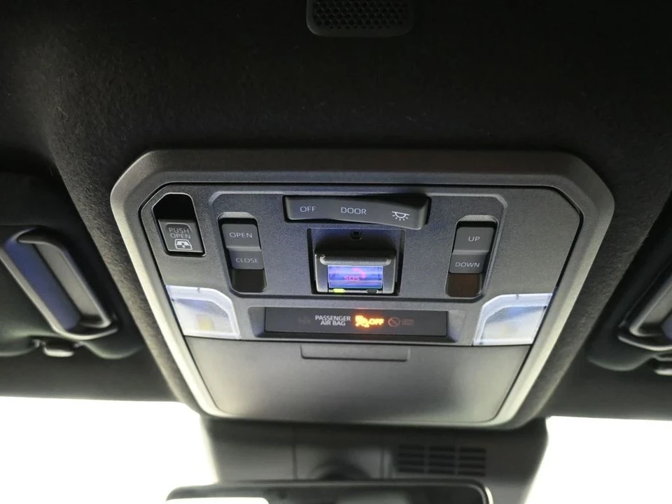 2025 Toyota 4Runner 6th Gen - Image 17 of 21