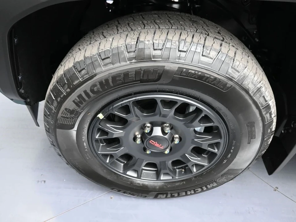 2025 Toyota 4Runner 6th Gen - Image 14 of 21