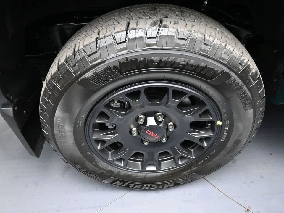 2025 Toyota 4Runner 6th Gen - Image 12 of 21