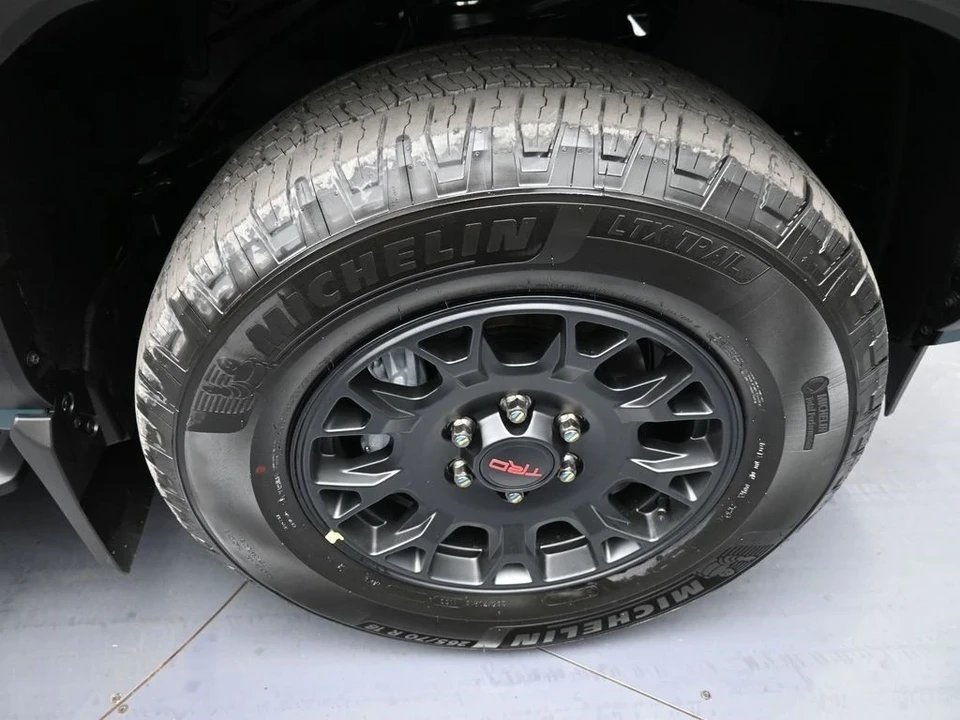 2025 Toyota 4Runner 6th Gen - Image 13 of 21