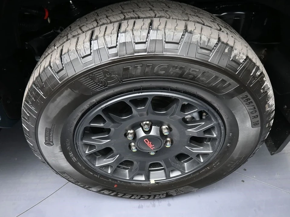 2025 Toyota 4Runner 6th Gen - Image 15 of 21