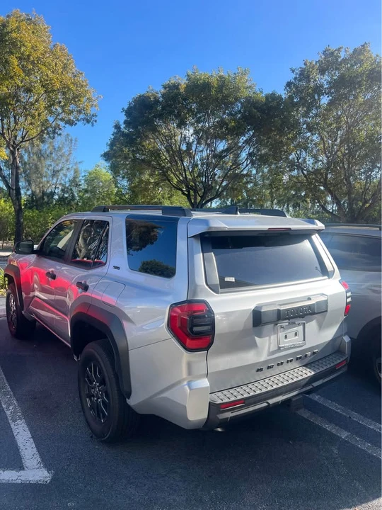 2025 Toyota 4Runner 6th Gen - Image 9 of 12