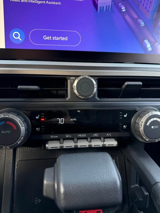2025 Toyota 4Runner 6th Gen - Image 9 of 15