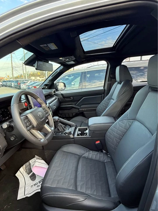 2025 Toyota 4Runner 6th Gen - Image 12 of 15