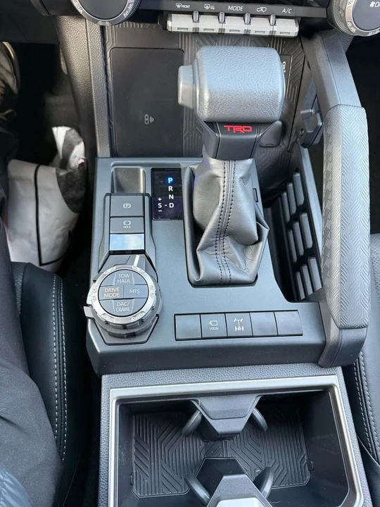 2025 Toyota 4Runner 6th Gen - Image 10 of 15