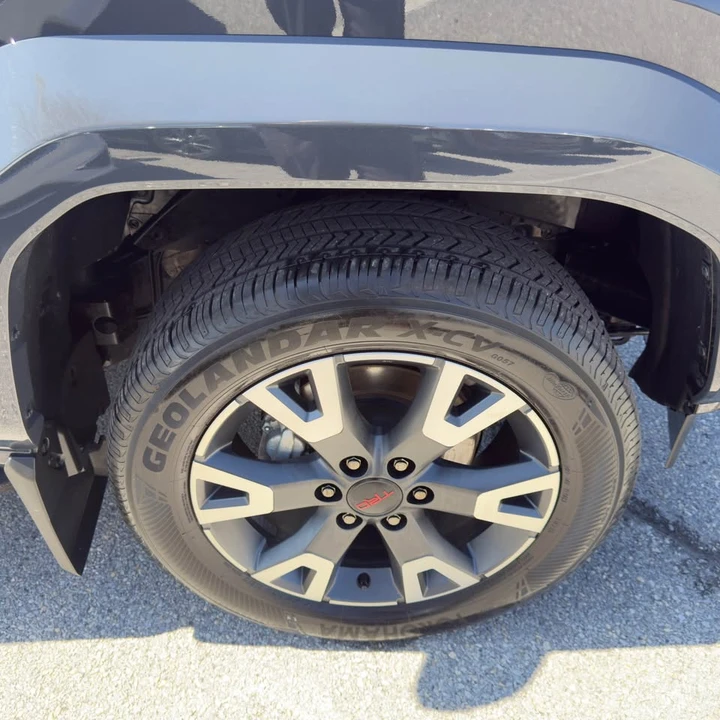 2025 Toyota 4Runner 6th Gen - Image 13 of 17