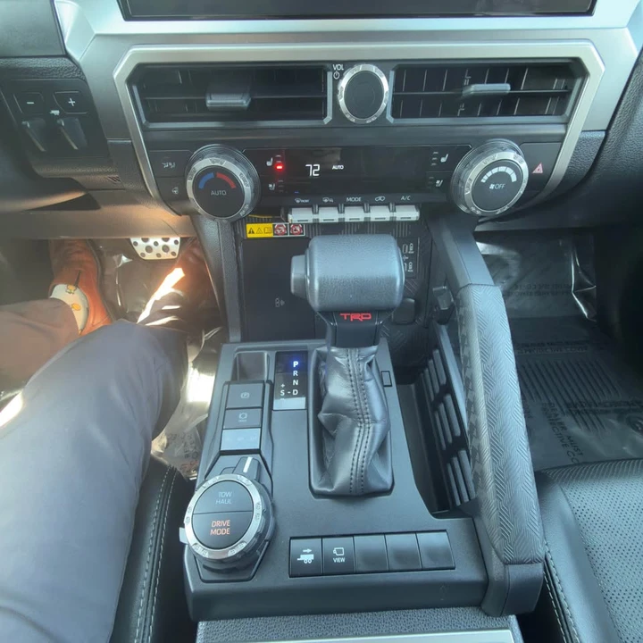 2025 Toyota 4Runner 6th Gen - Image 15 of 17