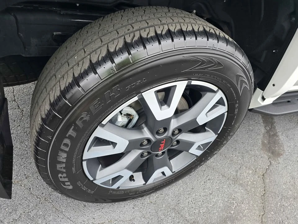 2025 Toyota 4Runner 6th Gen - Image 6 of 11