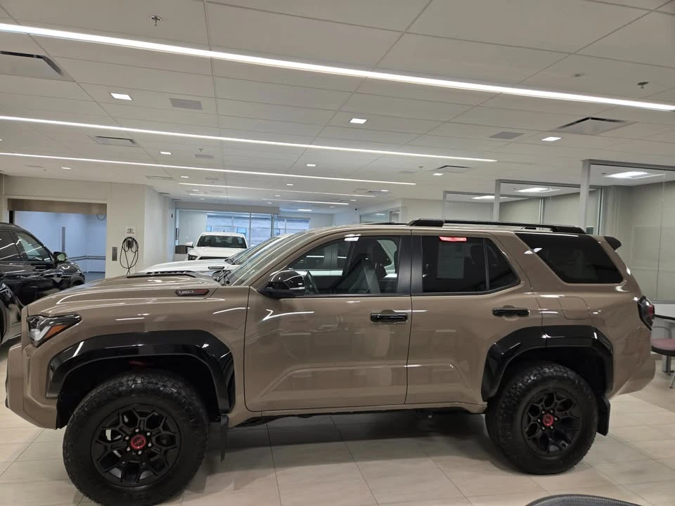 2025 Toyota 4Runner 6th Gen - Image 15 of 17
