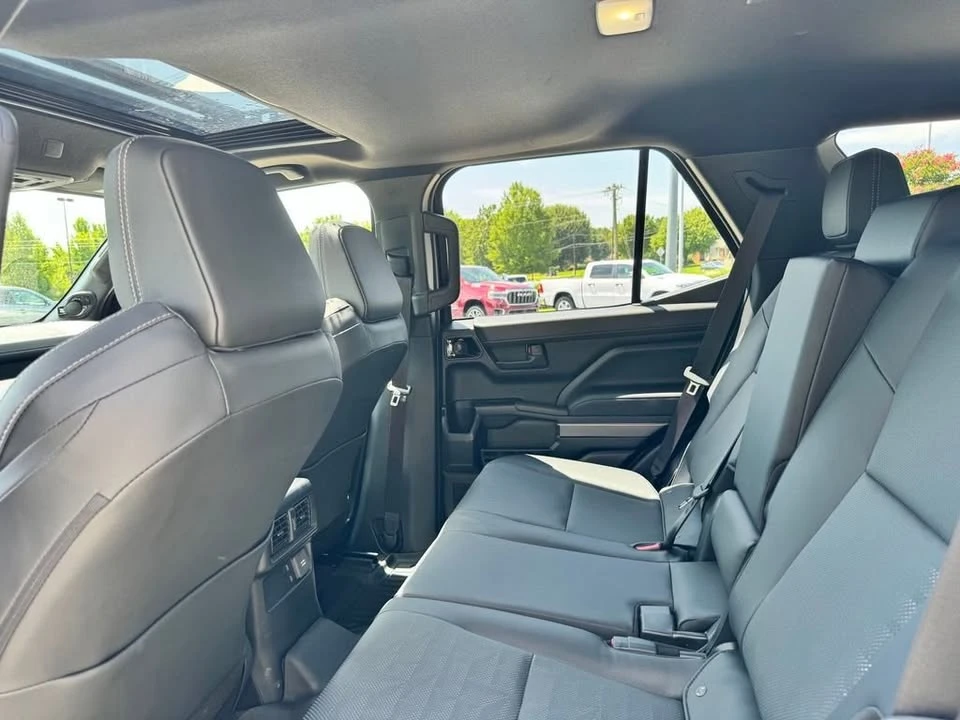 2025 Toyota 4Runner 6th Gen - Image 13 of 15