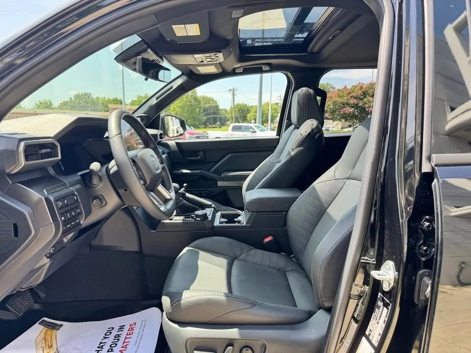 2025 Toyota 4Runner 6th Gen - Image 9 of 15