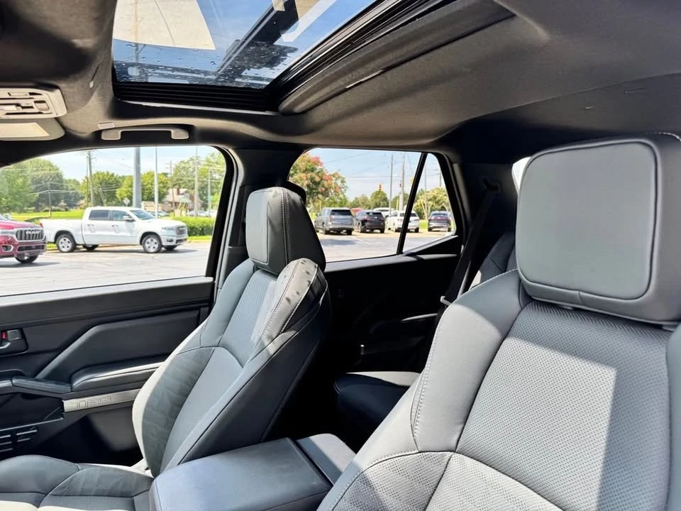 2025 Toyota 4Runner 6th Gen - Image 10 of 15