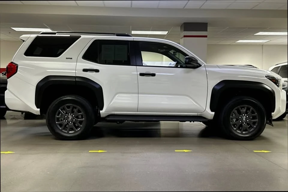 2025 Toyota 4Runner 6th Gen - Image 2 of 16