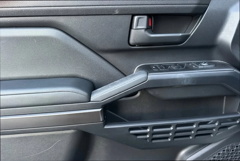 2025 Toyota 4Runner 6th Gen - Image 10 of 16