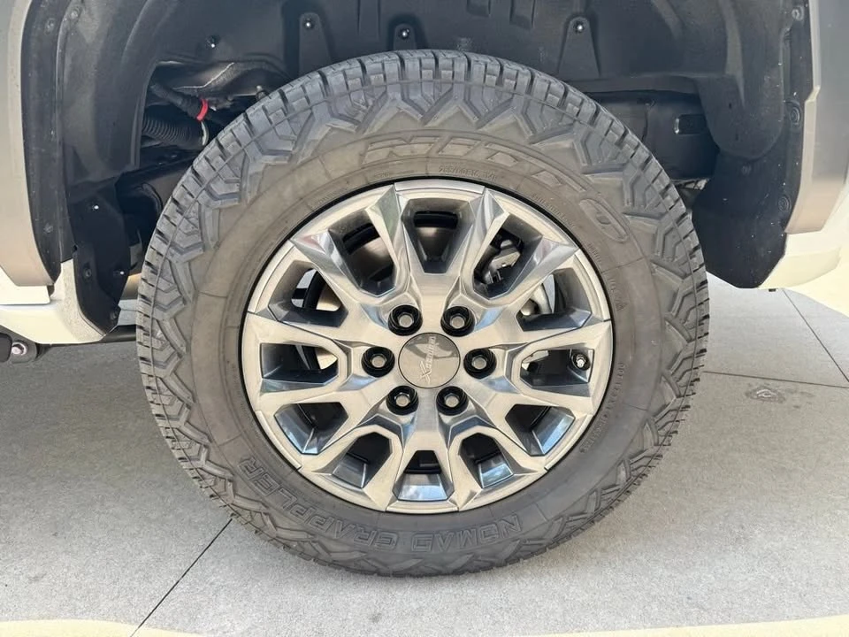 2025 Toyota 4Runner 6th Gen - Image 9 of 15