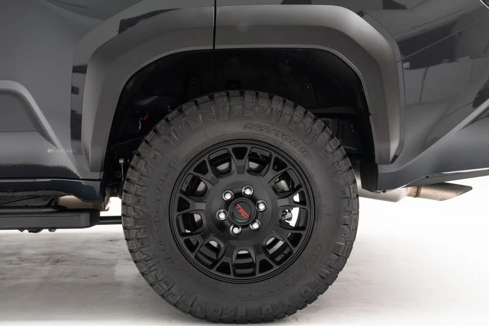 2025 Toyota 4Runner 6th Gen - Image 16 of 20