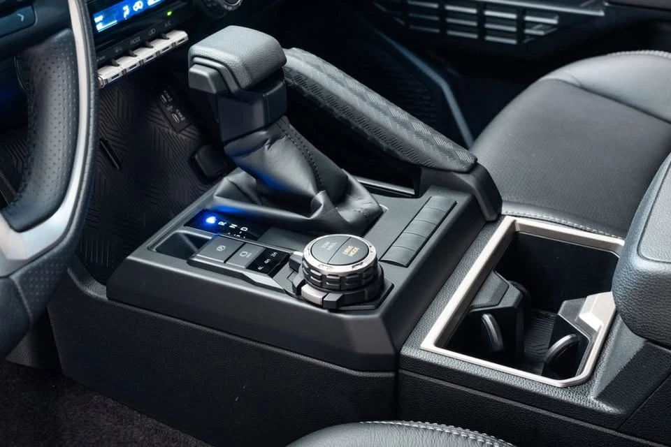 2025 Toyota 4Runner 6th Gen - Image 13 of 20