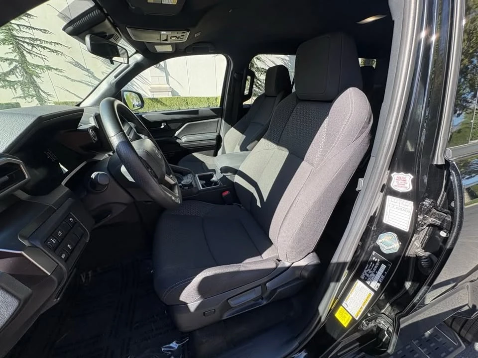 2025 Toyota 4Runner 6th Gen - Image 9 of 20