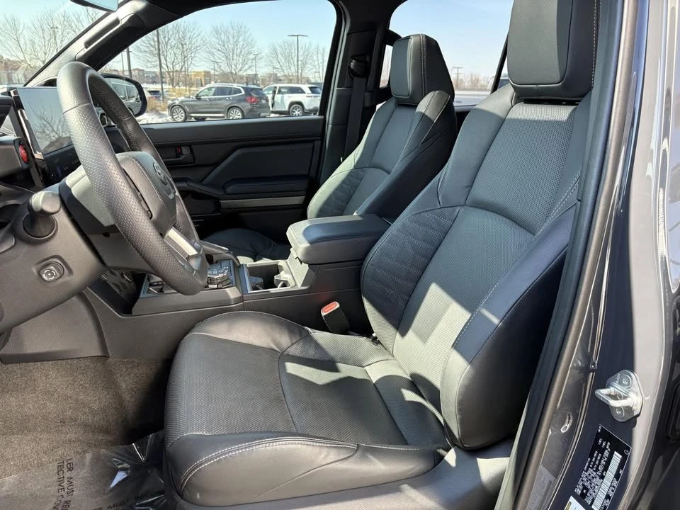 2025 Toyota 4Runner 6th Gen - Image 16 of 20