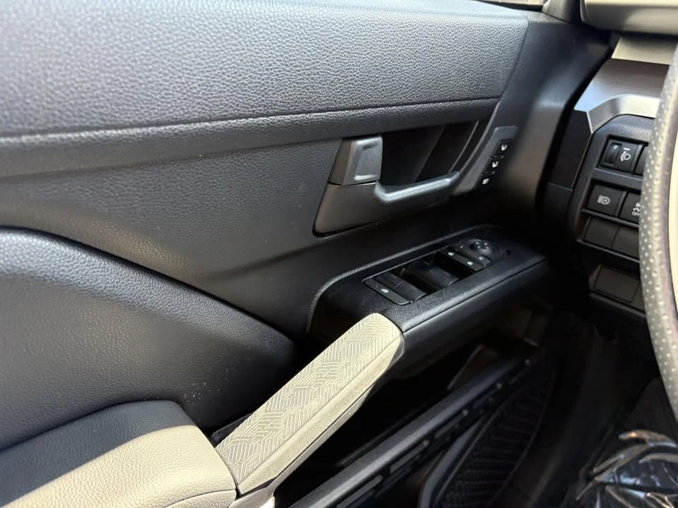 2025 Toyota 4Runner 6th Gen - Image 13 of 20