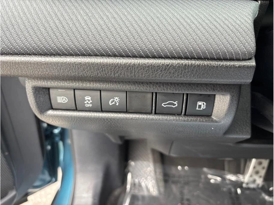 2025 Toyota Camry 9th Gen - Image 17 of 20