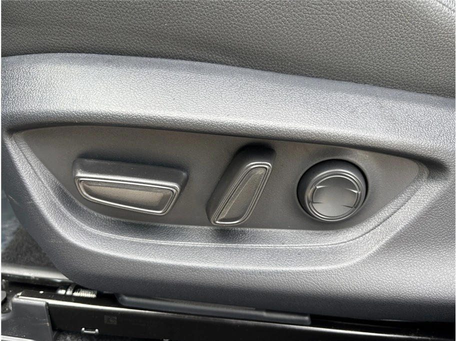 2025 Toyota Camry 9th Gen - Image 18 of 21