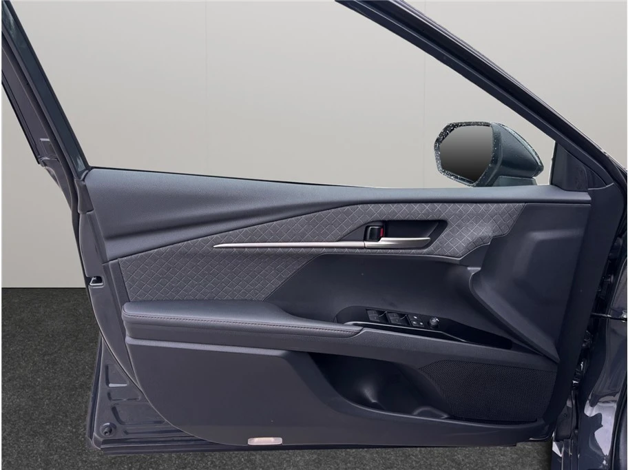 2025 Toyota Camry 9th Gen - Image 19 of 21
