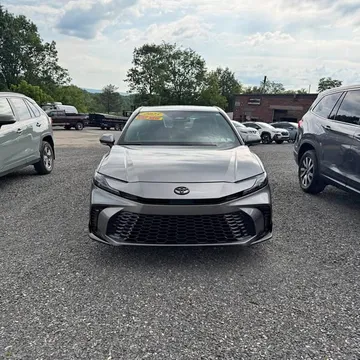 2025 Toyota Camry Hybrid SE Sedan 4D