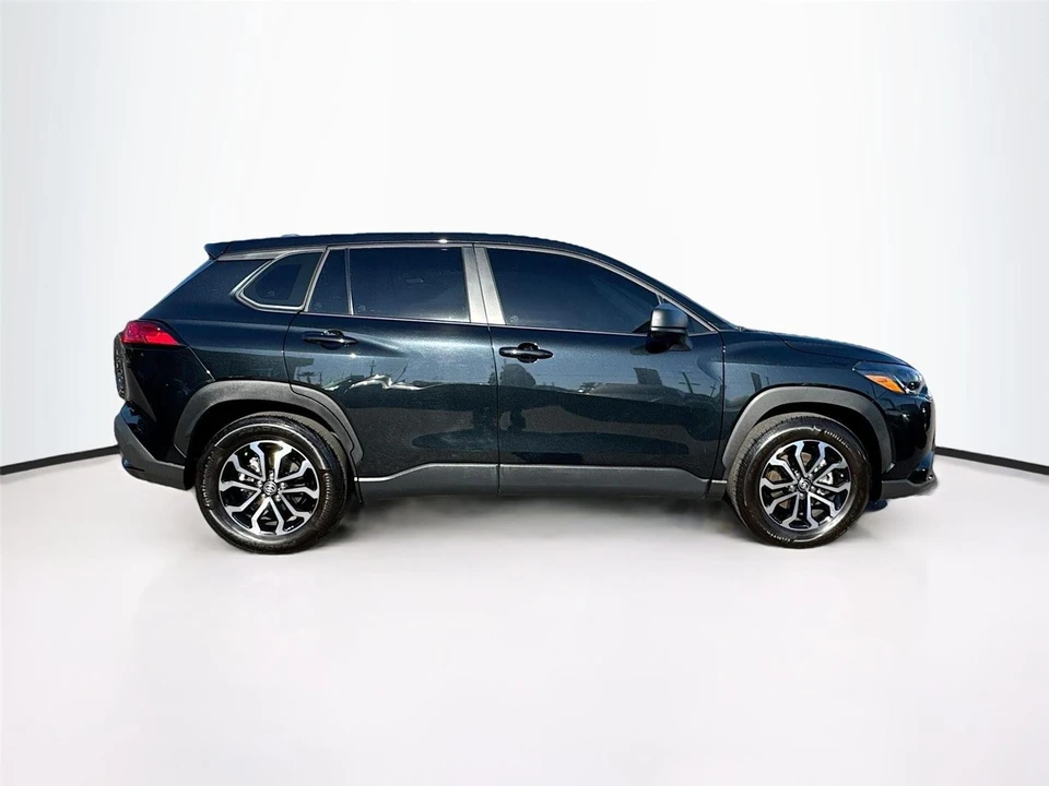 2025 Toyota Corolla Cross - Image 8 of 21
