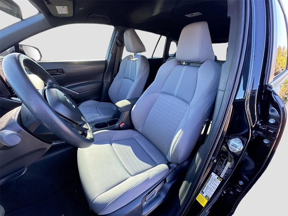 2025 Toyota Corolla Cross - Image 18 of 21