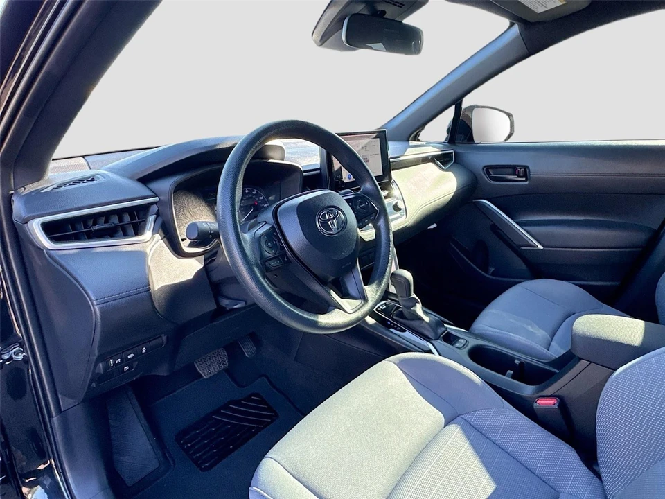 2025 Toyota Corolla Cross - Image 9 of 21