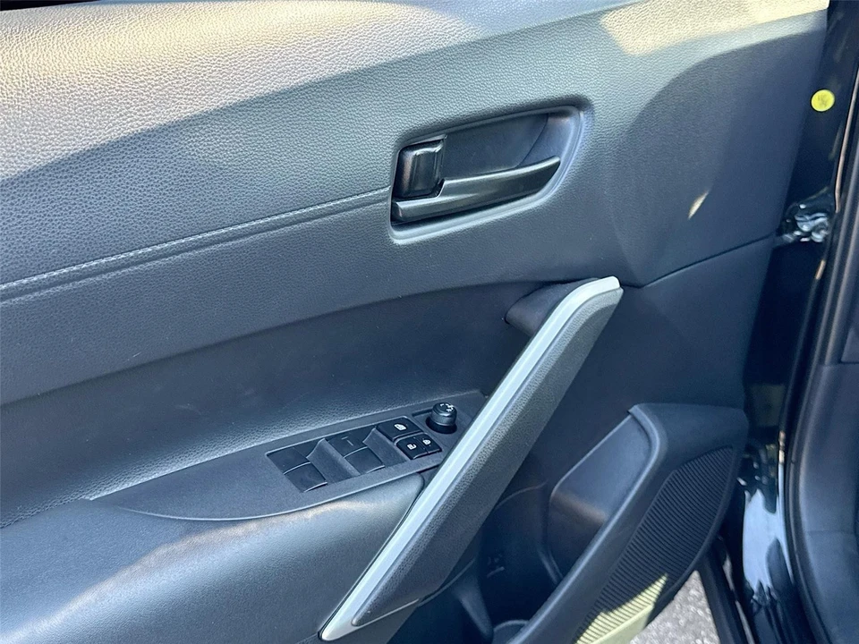 2025 Toyota Corolla Cross - Image 15 of 21