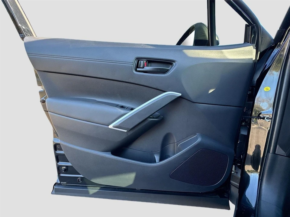 2025 Toyota Corolla Cross - Image 16 of 21