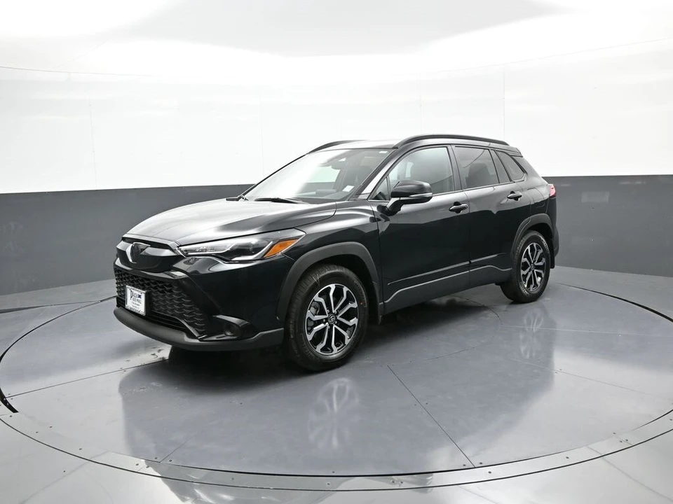 2025 Toyota Corolla Cross - Image 10 of 12