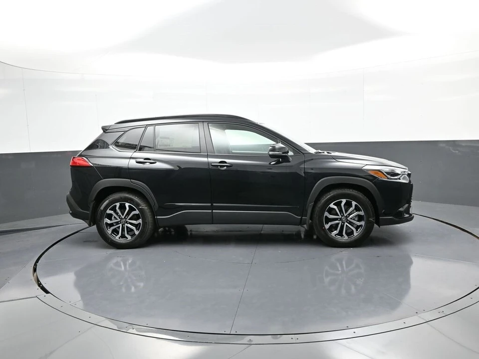 2025 Toyota Corolla Cross - Image 5 of 12