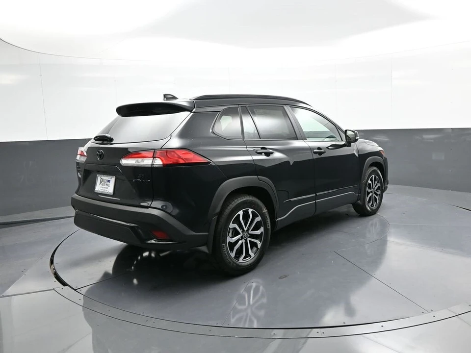 2025 Toyota Corolla Cross - Image 6 of 12