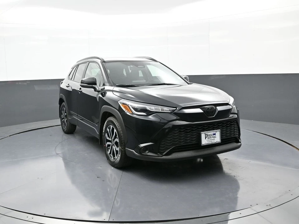2025 Toyota Corolla Cross - Image 3 of 12